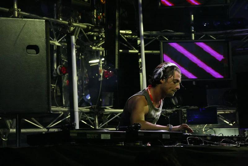Axwell