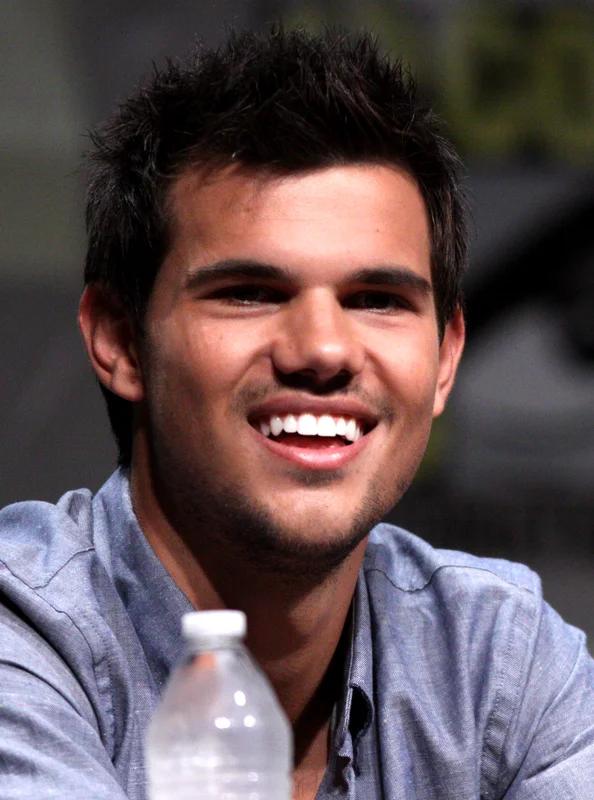 Taylor Lautner birth chart